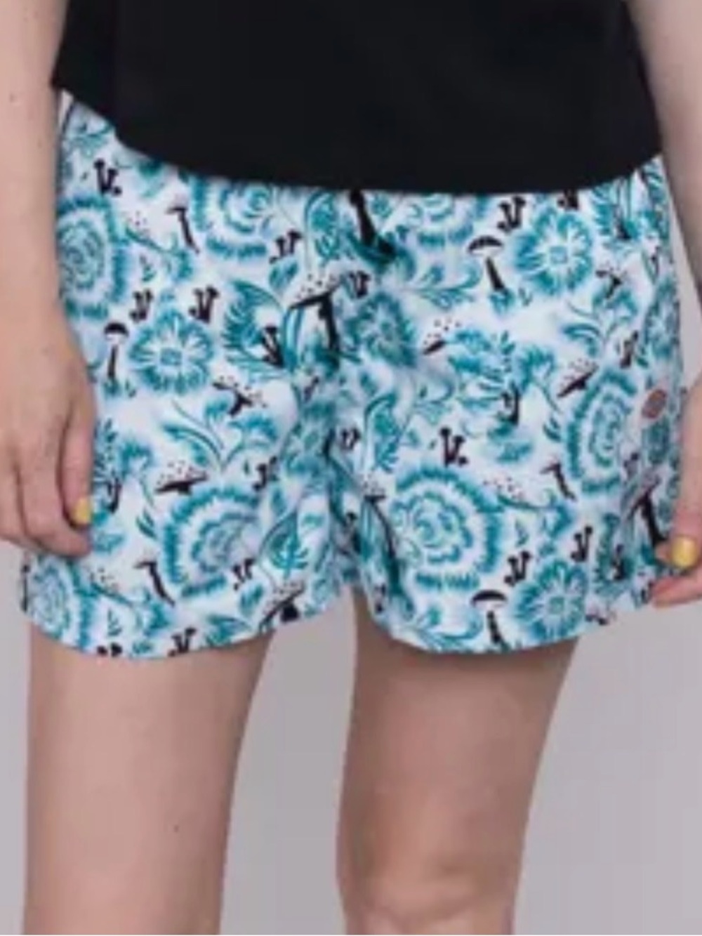 Dickies Womens Roseburg Shorts Cloud Floral  size: Large